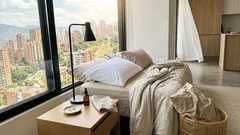 ¿Cada cuánto conviene cambiar la funda de almohada? Frecuencia, temperatura y un método simple para que tu cama se sienta fresca