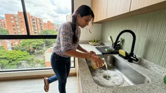 Bicarbonato y vinagre de manzana: cómo usarlos para limpiar sin dañar (y cuándo no conviene)