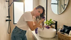 Tres errores que apagan tus canas: una rutina sencilla para un gris limpio y plateado