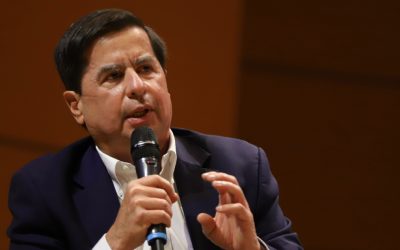 Director de Unidad de Víctima dice que un ‘dinosaurio de la política’ está tras su cargo. Mientras ex ministro pide medidas correctivas